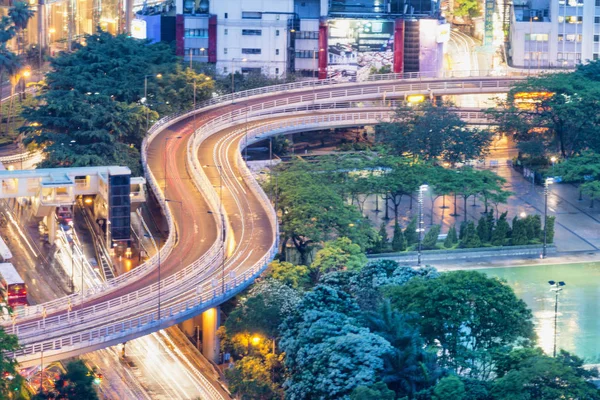 Camino de la ciudad ventoso, vista aérea — Foto de Stock