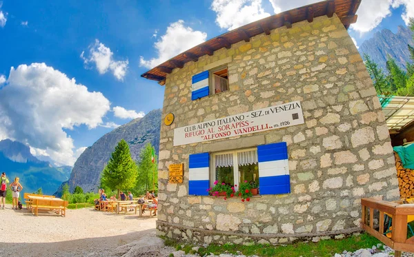 BELLUNO, ITALY - AUGUST 2013: Sorapiss shelter in summer time. T — Stock Photo, Image