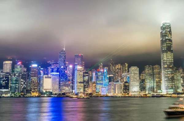 Downtown skyscrapers with city lights at night from Kowloon. Hon — Stock Photo, Image
