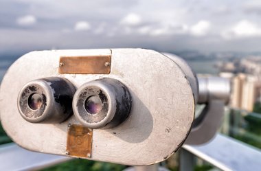 Modern Metropolis'e işaret Binoküler