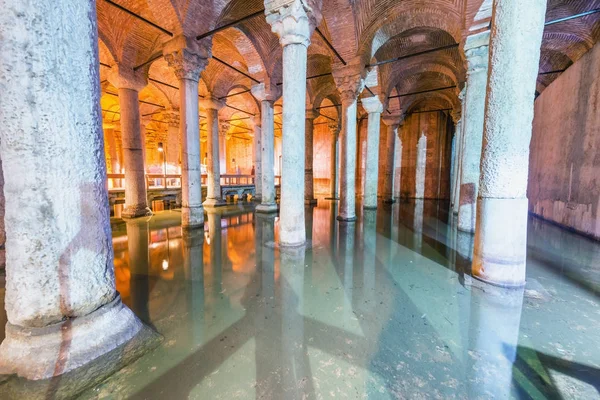 De Basilica Cisterne - ondergrondse water reservoir gebouwd door Empe — Stockfoto