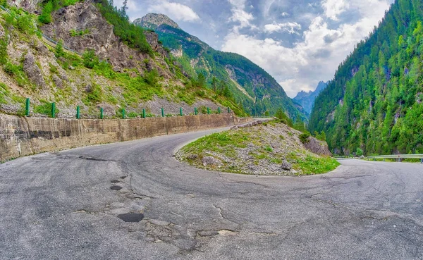 İtalyan Alpler üzerinden yol — Stok fotoğraf