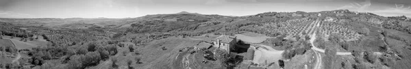 Panorama Flygfoto över Tuscany hills i vårsäsongen — Stockfoto