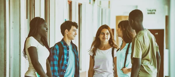 Multi race classroom having relaxed conversation in schoolyard — Stock Photo, Image