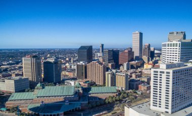 LOUISI bir güneşli kış gününde New Orleans Skyline havadan görünümü