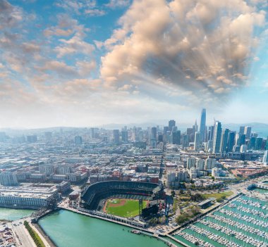 San Francisco manzarası havadan görünümü güzel bir güneşli yaz