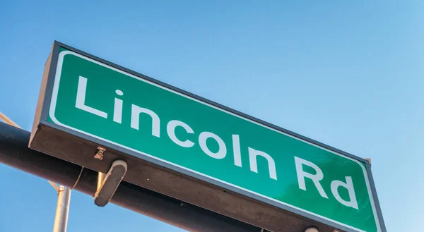 Lincoln Road sinal de rua em Miami Beach, Flórida — Fotografia de Stock