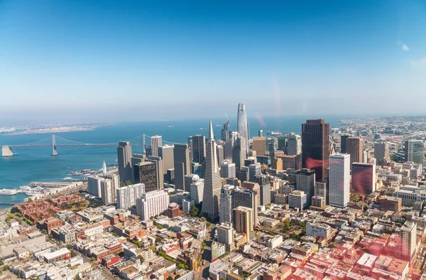 Vue aérienne de San Francisco skyline sur un bel été ensoleillé — Photo