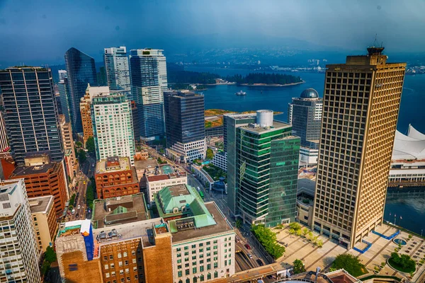 Vista aérea del horizonte del centro de Vancouver desde la azotea de la ciudad, Bri —  Fotos de Stock