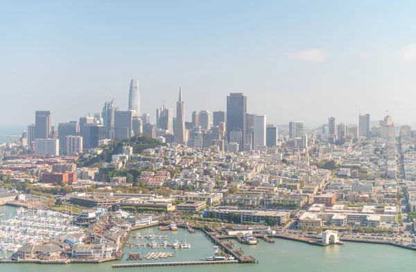 САН-ФРАНЦИСКО - АВГУСТА 2017: Вид с воздуха на скылин Сан-Франциско — стоковое фото
