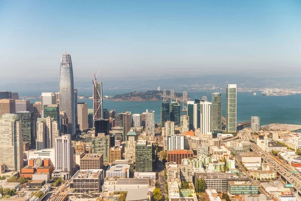 Veduta aerea dello skyline di San Francisco in una bella estate soleggiata — Foto Stock