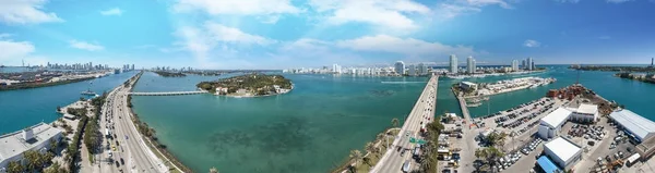 Luchtfoto van Macarthue causeway op een mooie zonnige dag — Stockfoto