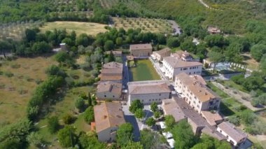 Bagno Vignoni, Tuscany, İtalya, video şaşırtıcı havadan görünümü 