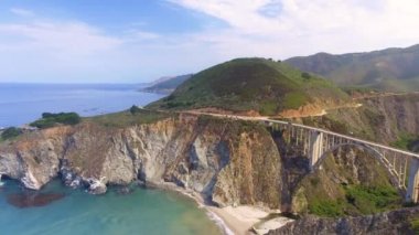 Bixby köprü güzel havadan görünümü Big Sur, Kaliforniya, ABD, video 