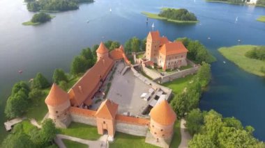 Trakai Kalesi, Litvanya'nın inanılmaz antik mimari. Havadan görünümü, video 