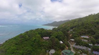 Muhteşem sahil Praslin Adası, Seyşel Adaları'nda. Video
