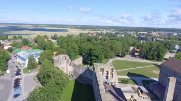 Widok z lotu ptaka na zamek Haapsalu, Estonia — Wideo stockowe