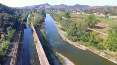 inanılmaz hava görünümü yeşil orman ve nehir