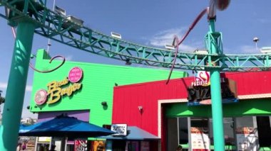 San Francisco, ABD - Ağustos 2017: Turist Fisherman's Wharf boyunca