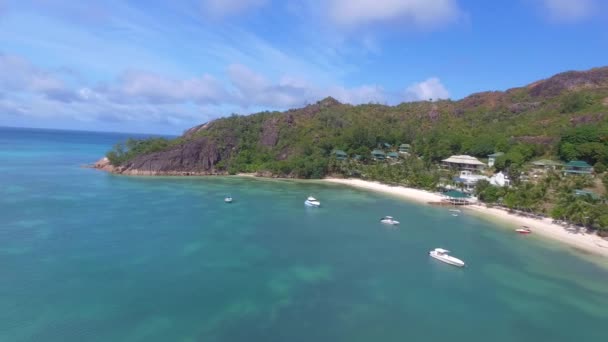 プララン島 セイシェルで素晴らしい海岸 ビデオ — ストック動画