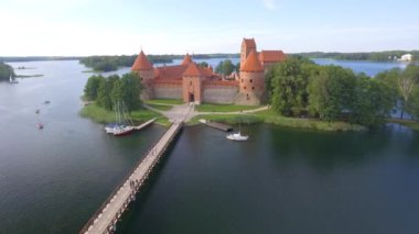 Trakai Kalesi, Litvanya'nın inanılmaz antik mimari. Havadan görünümü, video 