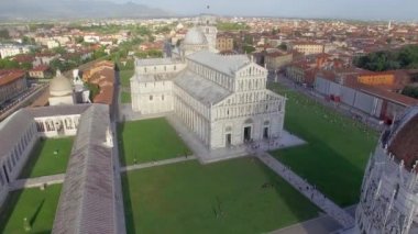 Ek yükü hava panoramik mucizeler meydanında Pisa, İtalya. Video