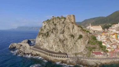 Calabria, İtalya, video Scilla şeridinin havadan görünümü