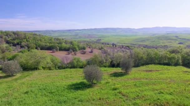 春のシーズン ビデオのトスカーナの丘のパノラマ空撮 — ストック動画