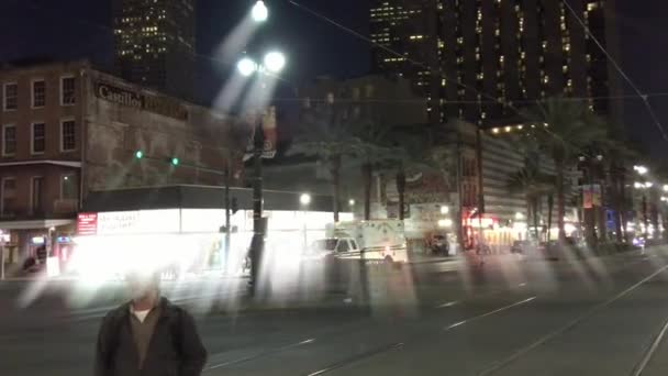 Nuevo Orleans Febrero 2016 Tráfico Calle Ciudad Por Noche — Vídeo de stock