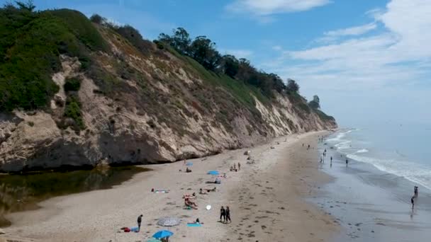サンタ バーバラのビーチ カリフォルニア州 アメリカ ビデオの空撮 — ストック動画