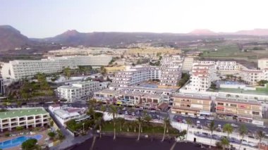 Santiago del Teide, hava görünümünü Tenerife, Santa Cruz de Tenerife, Kanarya Adaları, İspanya ilinin ada. Video