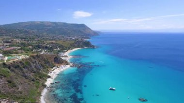 Calabria kıyı şeridi, İtalya, video havadan görünümü