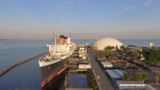 Long Beach, Ca - 1 Ağustos 2017: Rms Queen Mary okyanus olan lin — Stok video