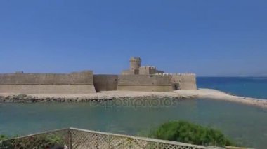 Hava panoramik Aragonca kale, Calabria, İtalya. Video