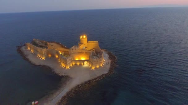Panorama Flygfoto Över Aragoneses Fästning Kalabrien Italien Video — Stockvideo
