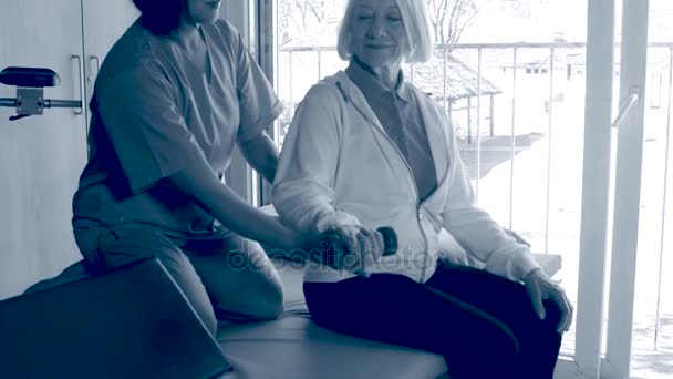 Nurse Helping Elder Female Patient Exercise Dumbbell — Stock Video