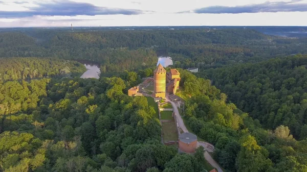 Hermosa Vista Aérea Del Castillo Turaida Atardecer Verano Letonia —  Fotos de Stock