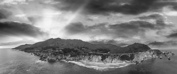 Биг Сур Панорамный Воздушный Горизонт Закате Черный Белый Вид Калифорнию — стоковое фото