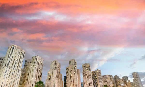 Dubai Marina Skyline Por Noche Visto Desde Paseo Marítimo —  Fotos de Stock