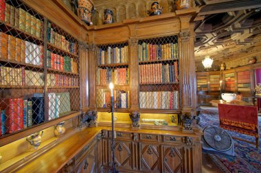 San Simeon, Ca - 3 Ağustos 2017: Hearst Castle iç. Tarihi tarihi bölge ve California tarihi dönüm noktası mansion olduğunu.