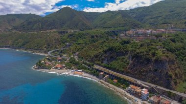 Havadan görünümü güzel sahil Calabria, İtalya.