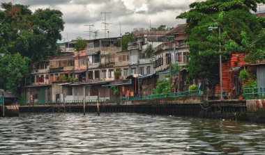 Kirli sular bir Bangkok nehir, Tayland