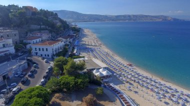 Havadan görünümü güzel sahil Calabria, İtalya.
