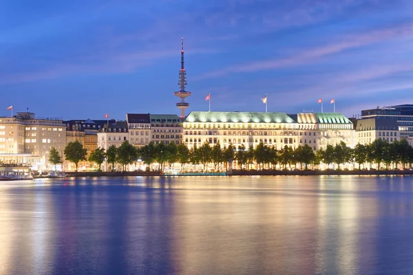 Hamburk Německo Červenec 2016 City Panorama Odrazy Jezeře Noci Hamburg — Stock fotografie