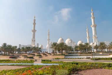 MURATLI - 7 Aralık 2016: Şeyh Zayed Camisi güzel güneşli bir günde. Bu önemli bir turistik Abu Dabi.