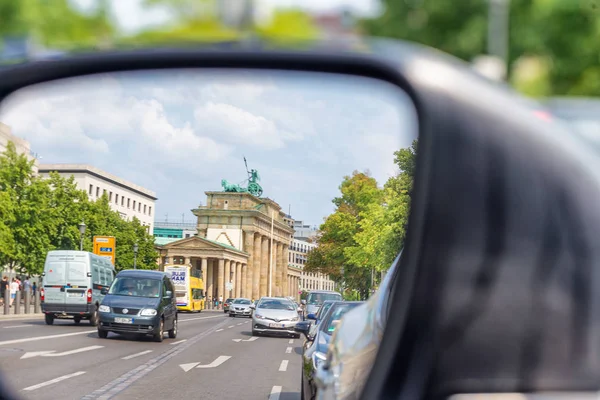 Берлин Германия Июля 2016 Года Городское Движение Видно Бокового Зеркала — стоковое фото