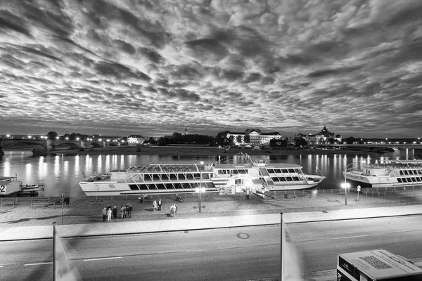 Dresden Duitsland Juli 2016 Dresden Elba Rivier Toeristen Stad Trekt — Stockfoto