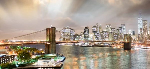 Brooklyn Bridge Downtown Manhattan Tramonto New York — Foto Stock