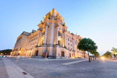 Geceleri, Almanya Berlin'de bina Reichstag.