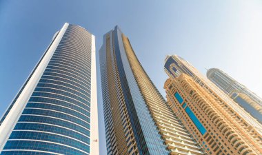 Dubai Yat Limanı manzarası gün batımında görünümünü.